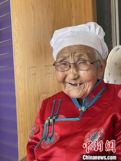 薩仁托婭拍攝的“草原母親”?！∷_仁托婭供圖