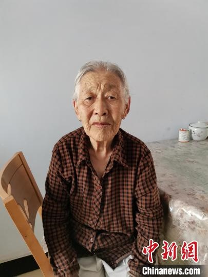 薩仁托婭拍攝的“草原母親”。　薩仁托婭供圖