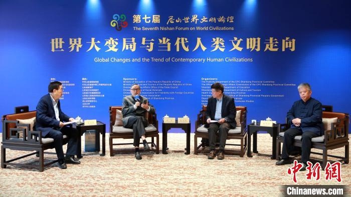 9月27日，第七屆尼山世界文明論壇首場(chǎng)高端對(duì)話舉行?！×籂?攝