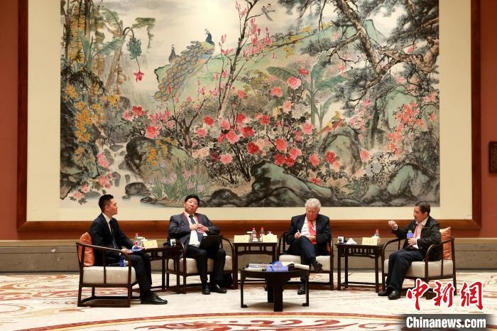 9月27日，尼山世界文明論壇在曲阜舉行，圖為該論壇的“高端訪談”活動(dòng)?！×籂?攝