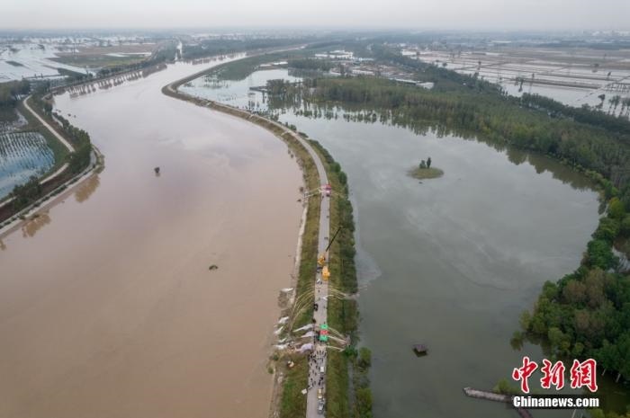 資料圖：10月10日，山西省介休市汾河濕地公園遭遇洪水倒灌。<a target='_blank' href='http://www.chinanews.com/'>中新社</a>記者 韋亮 攝