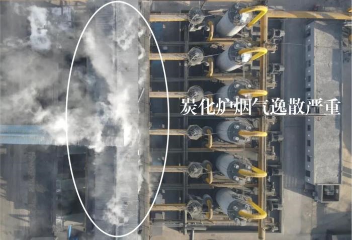  2021年12月11日，督察組使用無(wú)人機(jī)拍攝，榆林市榆陽(yáng)區(qū)瑞森煤化工公司炭化爐煙氣逸散嚴(yán)重