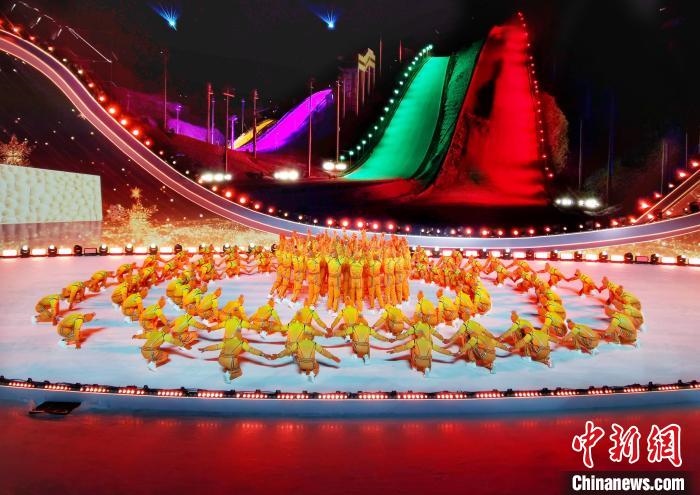圖為河北省第三屆冰雪運(yùn)動(dòng)會(huì)開幕現(xiàn)場(chǎng)?！±钶x 攝