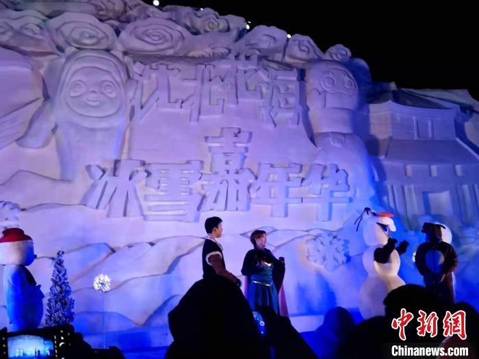 活動(dòng)現(xiàn)場(chǎng)表演的《冰雪奇緣》很受歡迎?！≮w桂華 攝