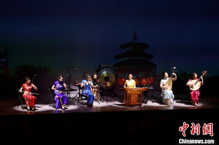 6日，“相約北京”奧林匹克文化節(jié)暨第22屆“相約北京”國(guó)際藝術(shù)節(jié)在京開(kāi)幕。　<a target='_blank' href='/'>中新社</a>記者 富田 攝