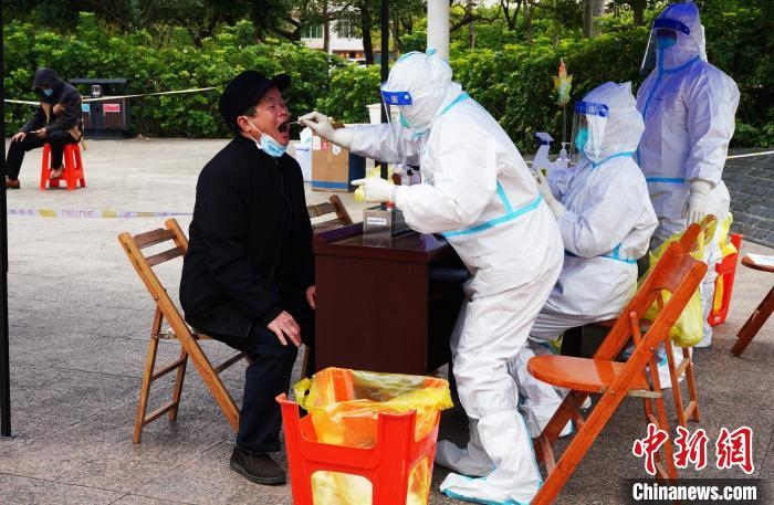 圖為德?？h組織民眾接受核酸檢測(cè)?！〉卤？h融媒體中心供圖