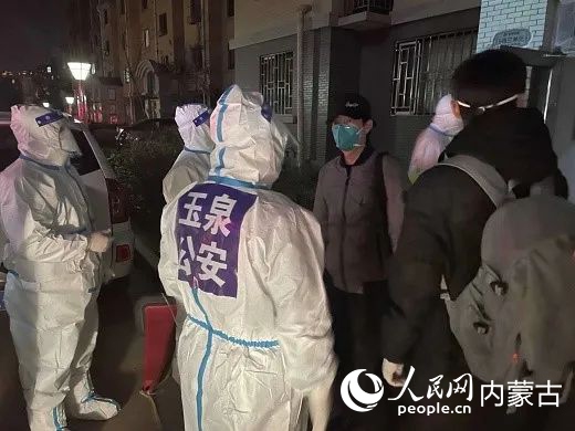 耐心溝通，居民們轉變態(tài)度。平安玉泉供圖