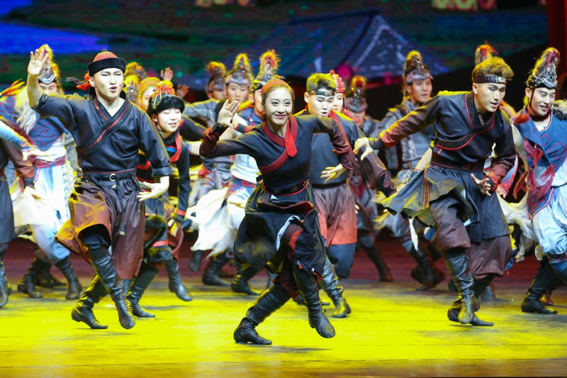 1.內(nèi)蒙古藝術學院舞蹈《蒙古馬》演出現(xiàn)場（1）.jpg