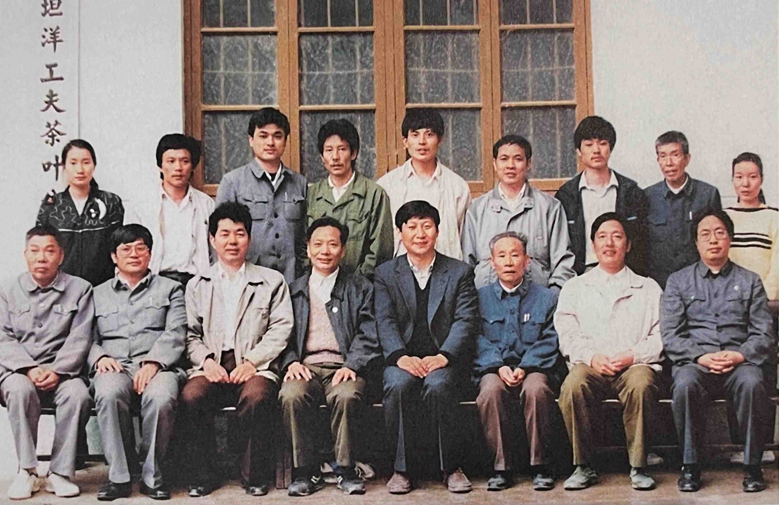 1990年5月，剛調(diào)任福州市委書記的習(xí)近平到寧德交接工作時(shí)，調(diào)研福安市社口鄉(xiāng)坦洋工夫茶葉公司。