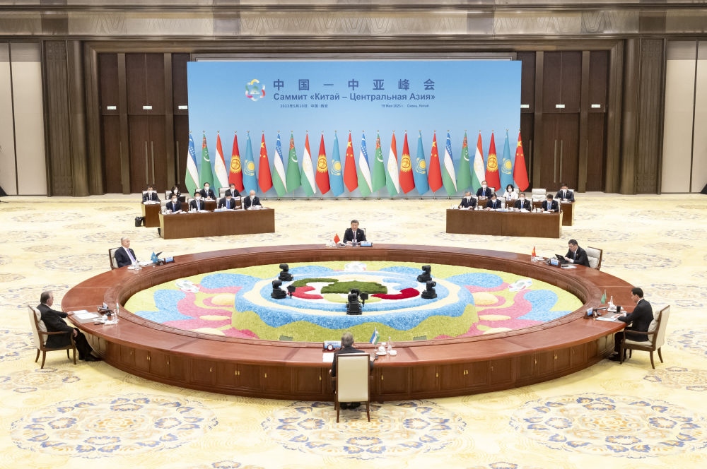 5月19日上午，國家主席習近平在陜西省西安市主持首屆中國－中亞峰會并發(fā)表題為《攜手建設守望相助、共同發(fā)展、普遍安全、世代友好的中國－中亞命運共同體》的主旨講話。哈薩克斯坦總統(tǒng)托卡耶夫、吉爾吉斯斯坦總統(tǒng)扎帕羅夫、塔吉克斯坦總統(tǒng)拉赫蒙、土庫曼斯坦總統(tǒng)別爾德穆哈梅多夫、烏茲別克斯坦總統(tǒng)米爾濟約耶夫出席。新華社記者 丁海濤 攝