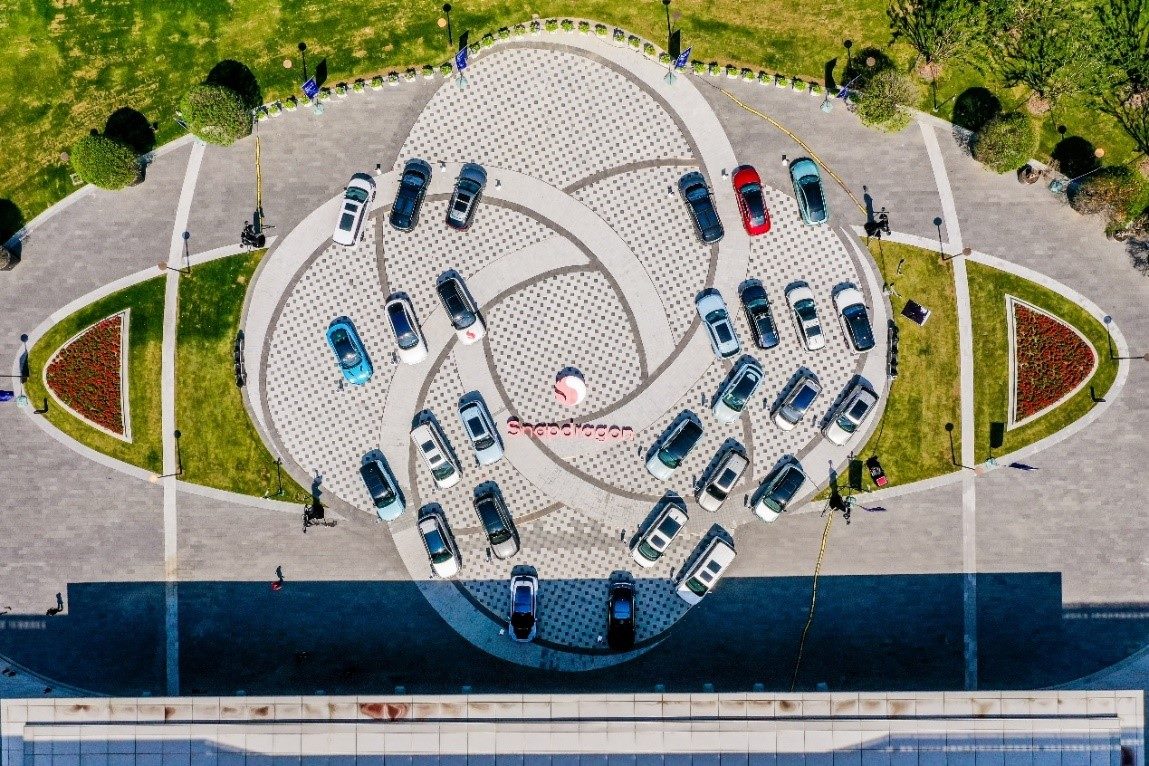 峰會(huì)戶(hù)外整車(chē)展示區(qū)俯瞰圖。（受訪者供圖）