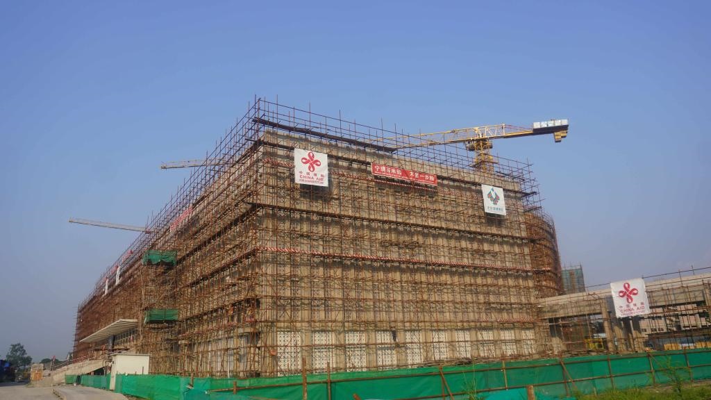 這是2023年5月23日在剛果（金）首都金沙薩拍攝的由中國援建的中部非洲文化藝術(shù)中心項(xiàng)目施工現(xiàn)場。