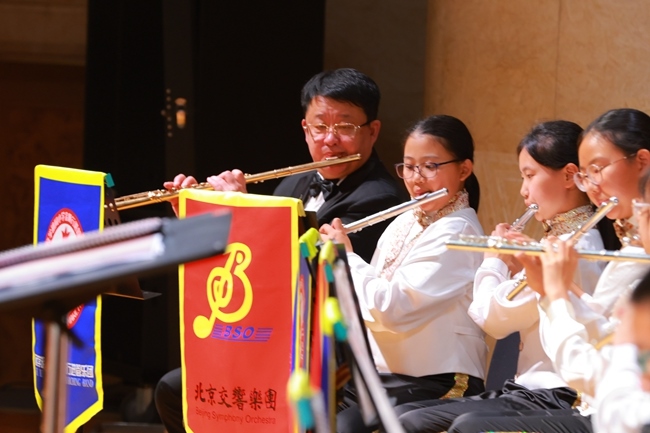 “樂動金帆 ‘藝’起交響”為主題的專場音樂會現(xiàn)場。主辦方供圖