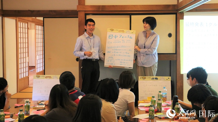 發(fā)表各自的研討成果。人民網(wǎng) 許可攝