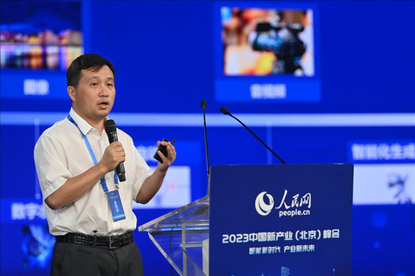 人民中科研究院院長(zhǎng)、首席科學(xué)家李兵發(fā)表主旨演講。人民網(wǎng)記者 于凱攝