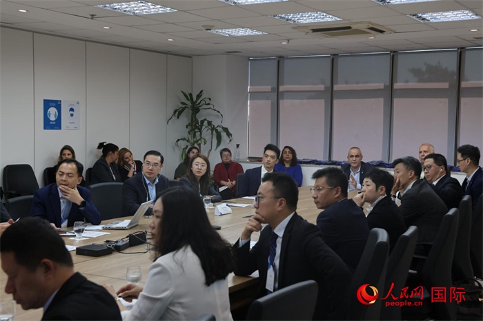 與會(huì)代表參與座談交流。（人民網(wǎng)記者 時(shí)元皓攝）