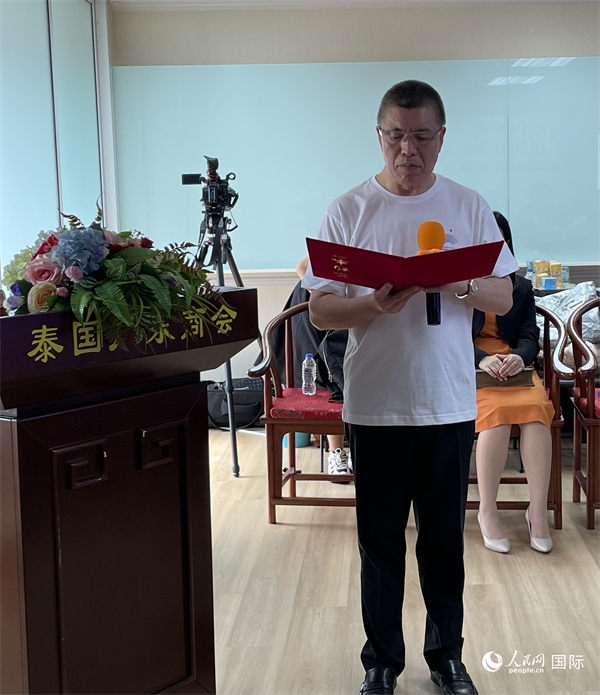 泰國(guó)浙江商會(huì)會(huì)長(zhǎng)祁曉云受泰國(guó)華僑華人和駐泰各級(jí)商會(huì)機(jī)構(gòu)委托發(fā)出倡議，華僑華人群體將積極助力亞運(yùn)會(huì)舉行。人民網(wǎng)記者 劉慧攝