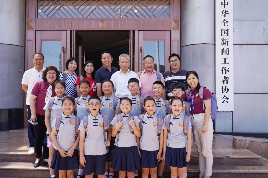文縣東壩童聲合唱團(tuán)的孩子們?cè)谥袊泤f(xié)。