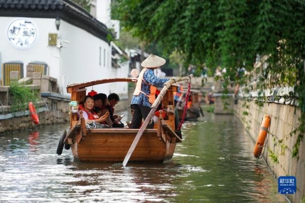 鏡觀中國(guó)丨雙面“繡”姑蘇