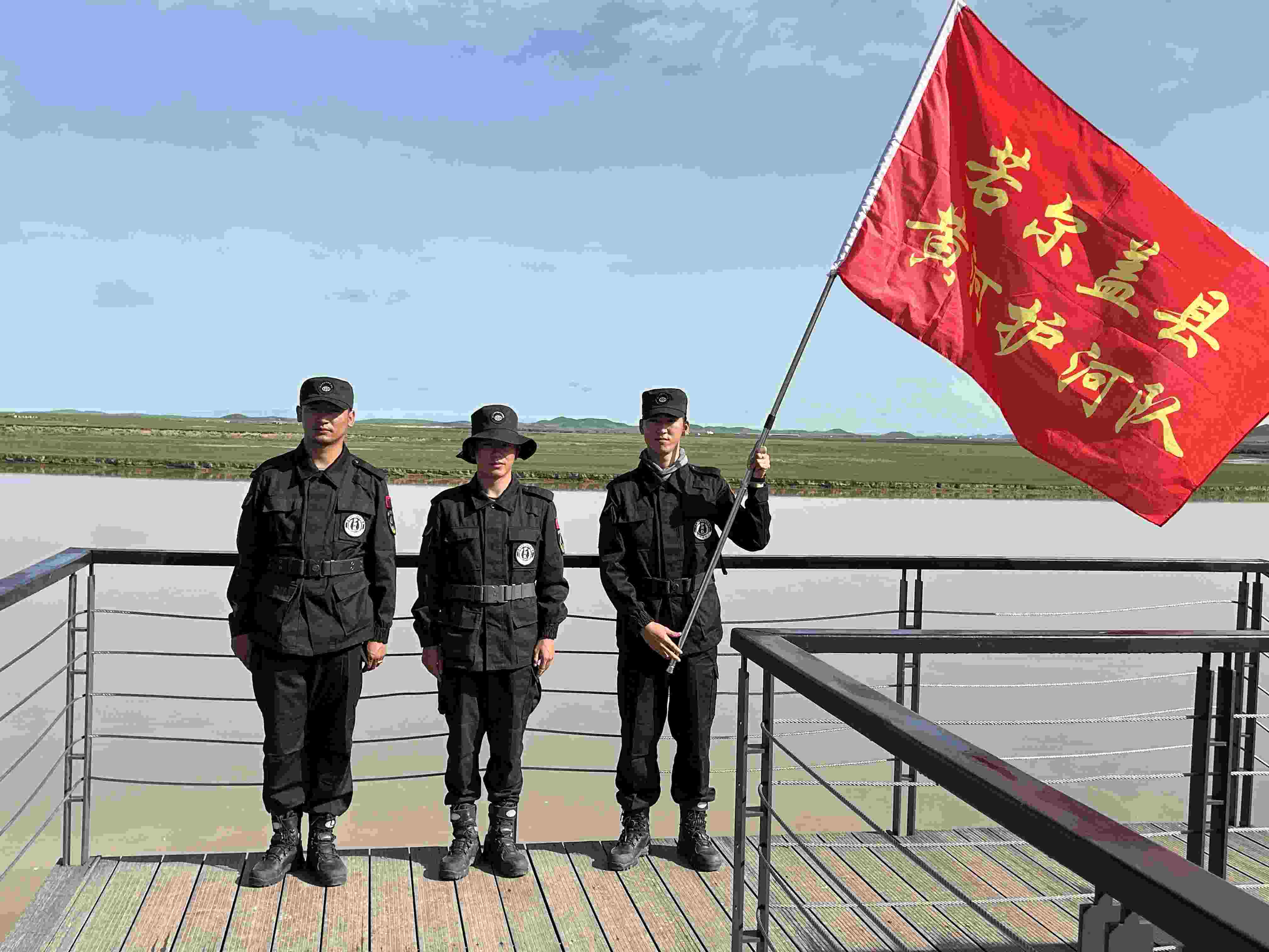 若爾蓋縣黃河護(hù)河隊。人民網(wǎng) 周靜圓攝