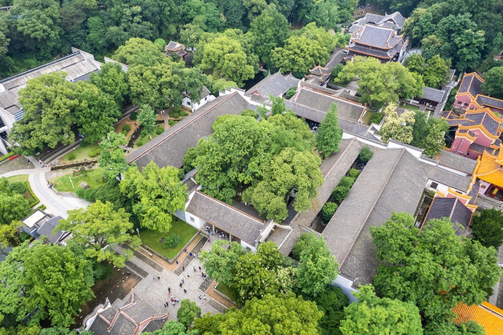 這是2023年6月8日在長沙市岳麓區(qū)拍攝的岳麓書院（無人機照片）。新華社記者 陳思汗 攝