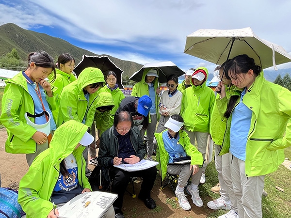 2023年“我們共同追逐夢想”——京藏青少年拉薩采風交流活動。