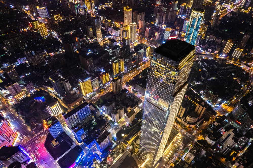 這是6月7日夜間拍攝的長沙城區(qū)景色（無人機照片）。新華社記者 陳思汗 攝