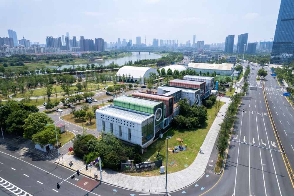  這是在長沙市開福區(qū)拍攝的馬欄山視頻文創(chuàng)產(chǎn)業(yè)園（無人機照片，6月7日攝）。新華社記者 陳思汗 攝