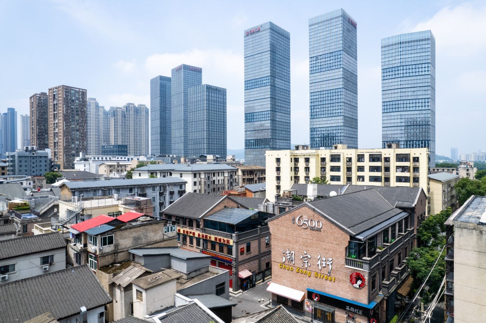  這是在長沙市開福區(qū)拍攝的潮宗街及周邊景色（無人機照片，6月7日攝）。新華社記者 陳思汗 攝