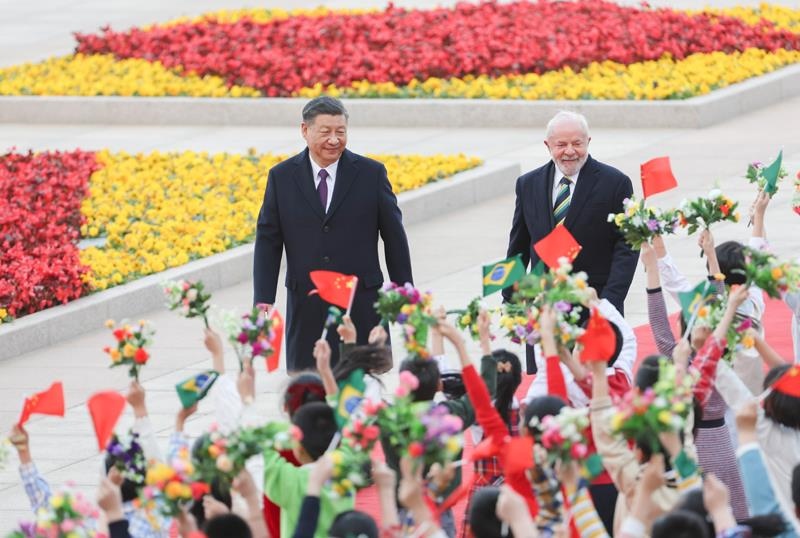 2023年4月14日，習近平主席在北京人民大會堂東門外廣場為來華進行國事訪問的巴西總統(tǒng)盧拉舉行歡迎儀式。