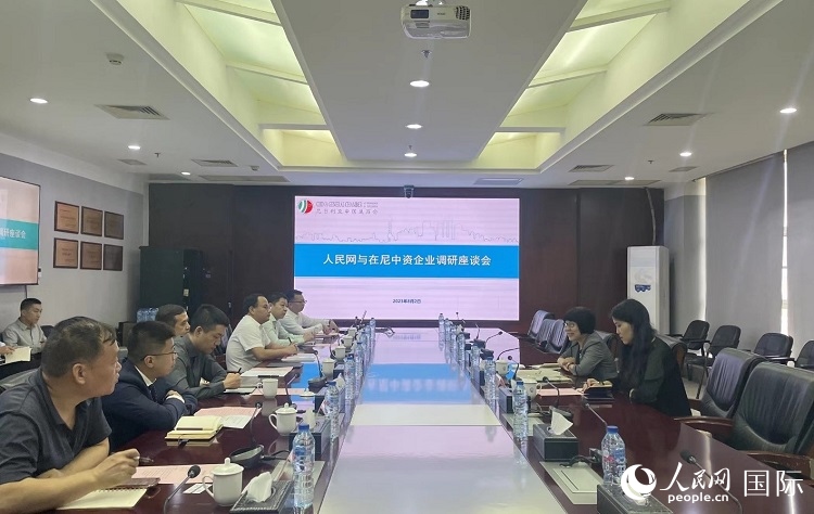 尼日利亞中國商會企業(yè)代表與人民網記者座談。