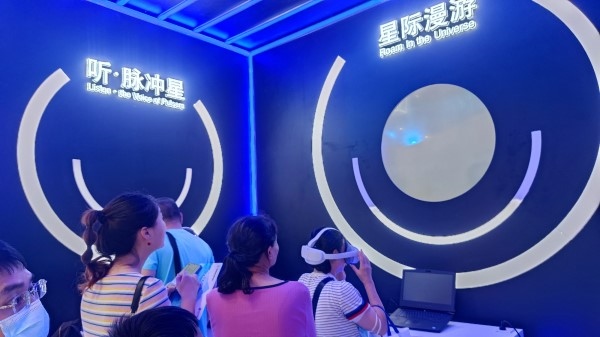 9月2日，貴州展館里觀眾排隊(duì)體驗(yàn)VR。受訪者供圖
