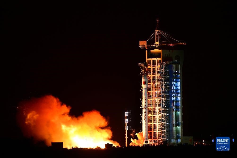 9月7日02時14分，我國在酒泉衛(wèi)星發(fā)射中心使用長征四號丙運載火箭，成功將遙感三十三號03星發(fā)射升空，衛(wèi)星順利進(jìn)入預(yù)定軌道，發(fā)射任務(wù)獲得圓滿成功。新華社發(fā)（汪江波 攝）