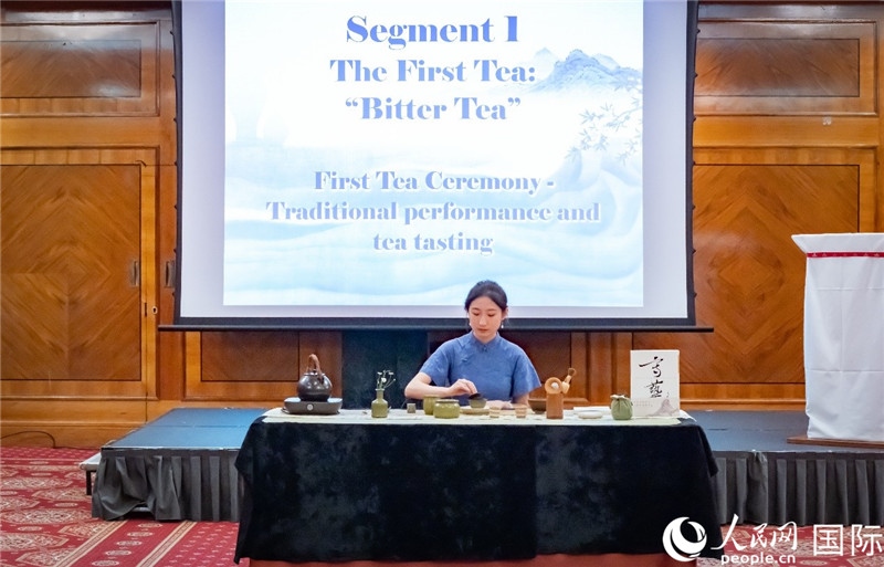 圖為茶藝師表演。人民網(wǎng)郭錦標(biāo) 攝