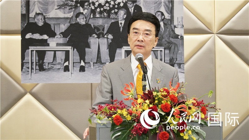 在日中國企業(yè)協(xié)會會長王家馴致祝酒詞。人民網(wǎng) 蔣曉辰攝