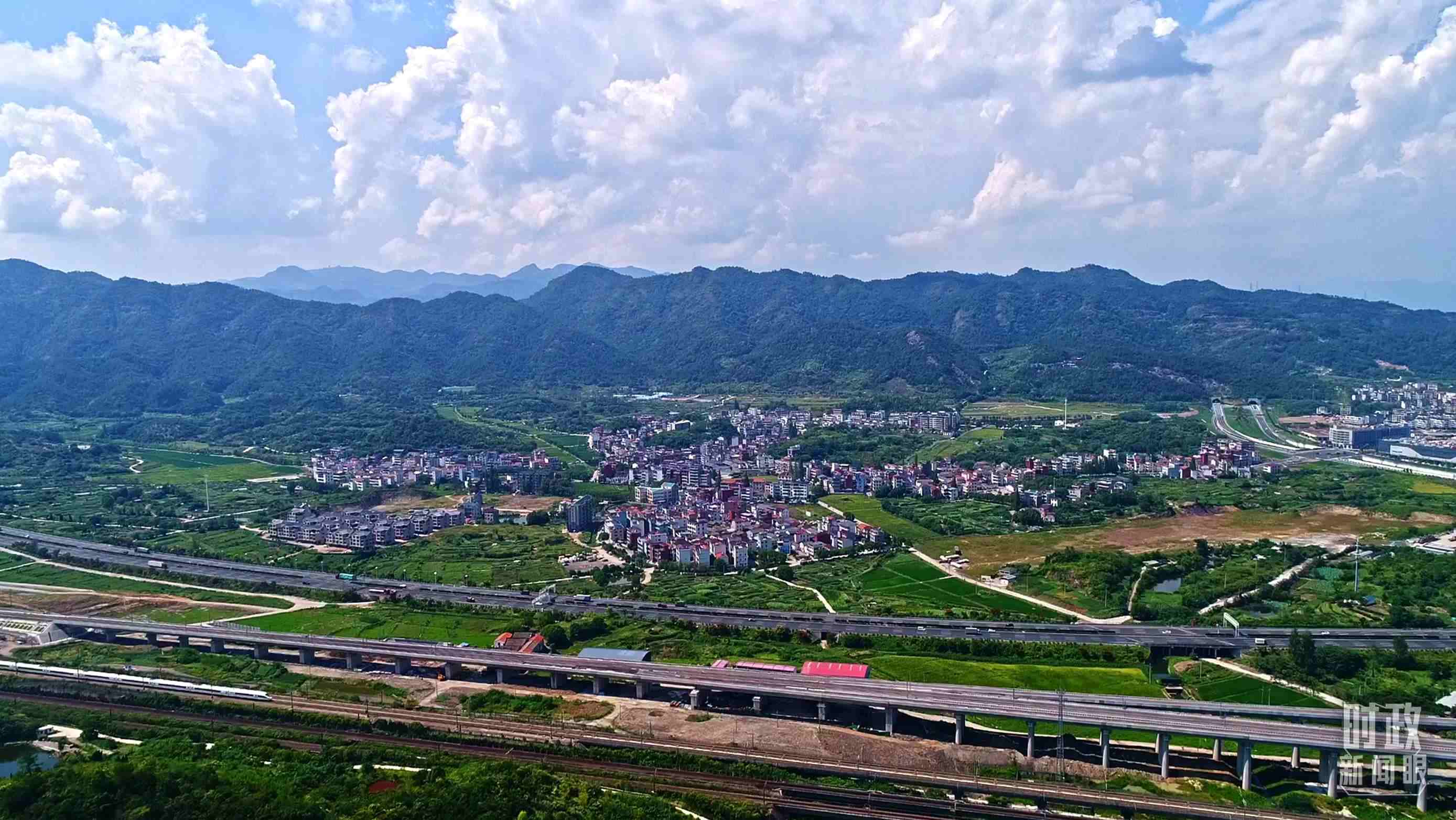 △李祖村航拍。（總臺(tái)央視記者范凱拍攝）