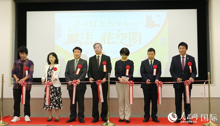 嘉賓共同為開幕式剪彩。人民網(wǎng) 許可攝