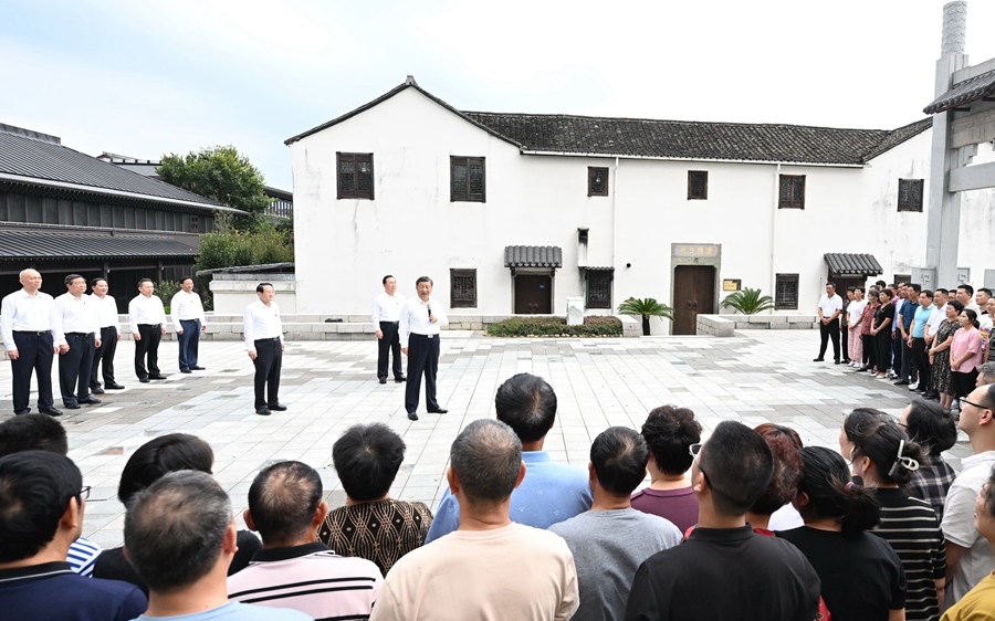 9月20日下午，習近平總書記在楓橋經(jīng)驗陳列館考察。新華社記者 燕雁 攝