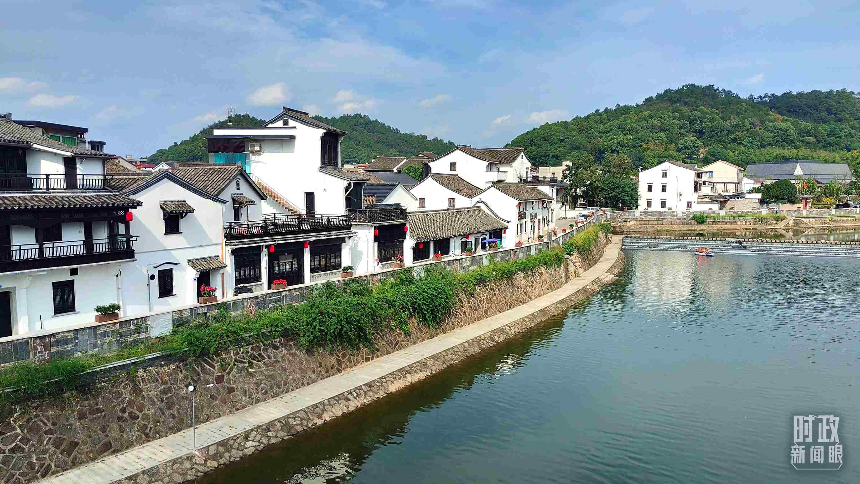 △“楓橋經(jīng)驗(yàn)”發(fā)源地諸暨市楓橋鎮(zhèn)。（總臺央視記者楊立峰拍攝）