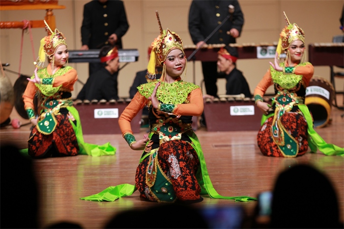 印尼藝術(shù)家表演印尼傳統(tǒng)舞蹈。印尼駐華大使館供圖