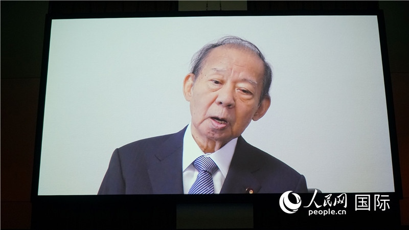 日本自民黨前干事長(zhǎng)、日中友好議員聯(lián)盟會(huì)長(zhǎng)二階俊博視頻致辭。人民網(wǎng) 蔣曉辰攝日本自民黨前干事長(zhǎng)、日中友好議員聯(lián)盟會(huì)長(zhǎng)二階俊博視頻致辭。人民網(wǎng) 蔣曉辰攝日本自民黨前干事長(zhǎng)、日中友好議員聯(lián)盟會(huì)長(zhǎng)二階俊博視頻致辭。人民網(wǎng) 蔣曉辰攝日本自民黨前干事長(zhǎng)、日中友好議員聯(lián)盟會(huì)長(zhǎng)二階俊博視頻致辭。人民網(wǎng) 蔣曉辰攝