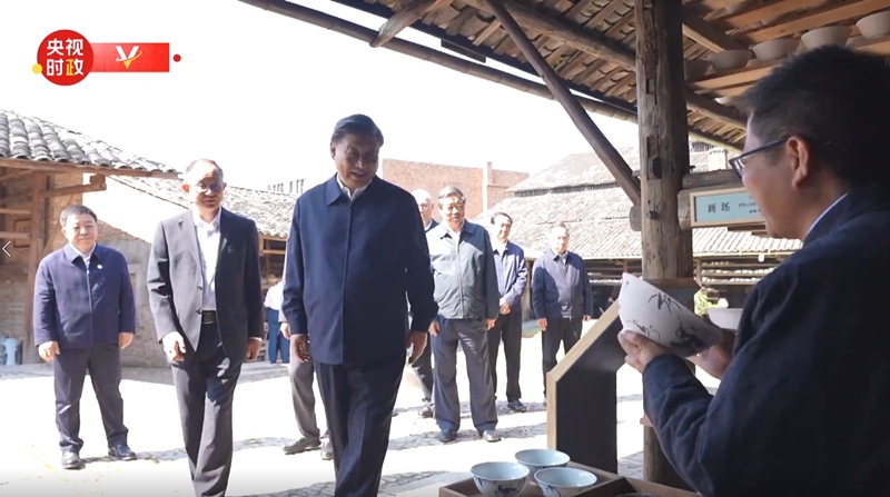 2023年10月11日，習(xí)近平在江西景德鎮(zhèn)考察。（視頻截圖）