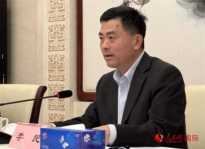 10月31日，歐美同學(xué)會(huì)秘書(shū)長(zhǎng)李民在第五屆中法文化論壇媒體吹風(fēng)會(huì)上講話。（人民網(wǎng) 謝瑩攝）