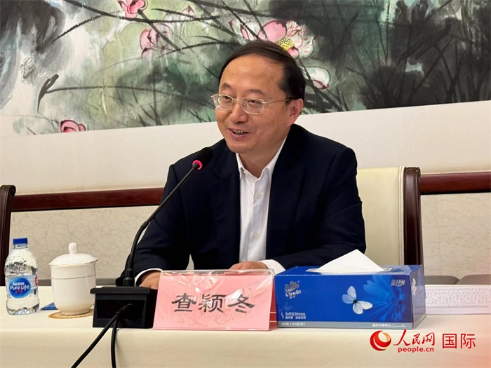 10月31日，蘇州市人民政府副市長(zhǎng)查穎冬在第五屆中法文化論壇媒體吹風(fēng)會(huì)上講話。（人民網(wǎng) 謝瑩攝）