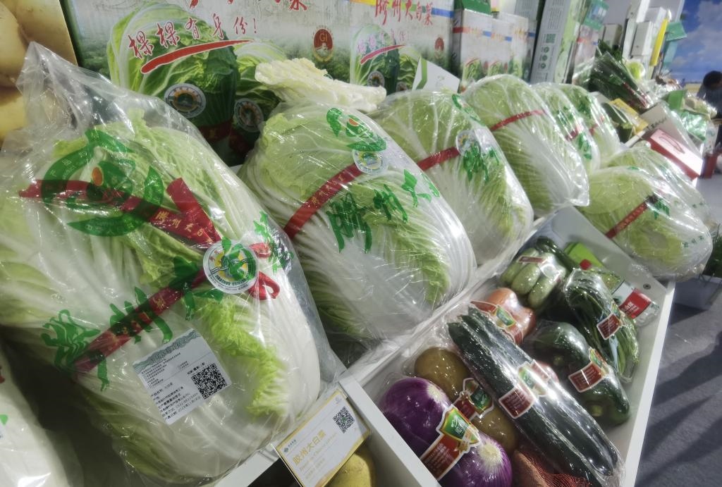 圖為本屆農(nóng)交會(huì)現(xiàn)場(chǎng)展示的膠州大白菜等蔬菜。新華社記者王凱攝