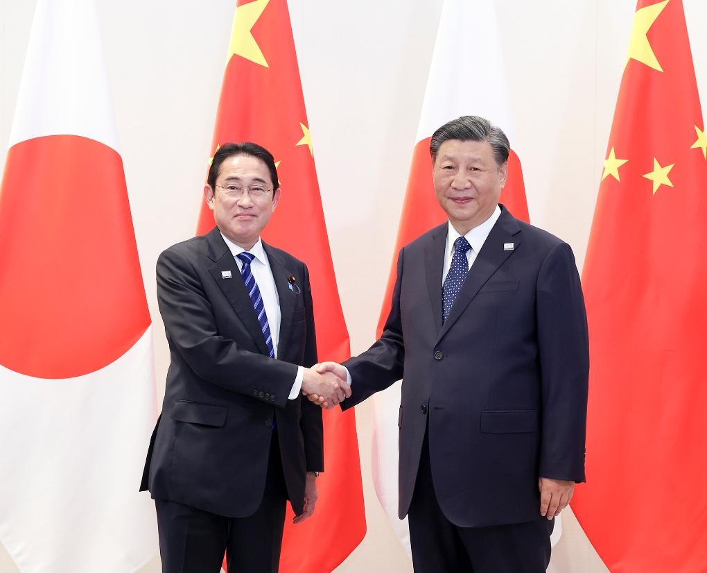 當?shù)貢r間11月16日下午，國家主席習近平在舊金山會見日本首相岸田文雄。