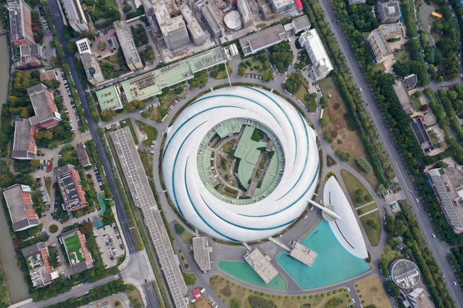 位于上海張江科學(xué)城的國(guó)家大科學(xué)裝置上海光源（2020年10月26日攝，無人機(jī)照片）。