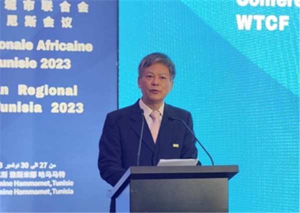 2023世界旅游城市聯(lián)合會(huì)非洲區(qū)域突尼斯會(huì)議 世界旅游城市聯(lián)合會(huì)常務(wù)副秘書(shū)長(zhǎng)李寶春致辭。主辦方供圖
