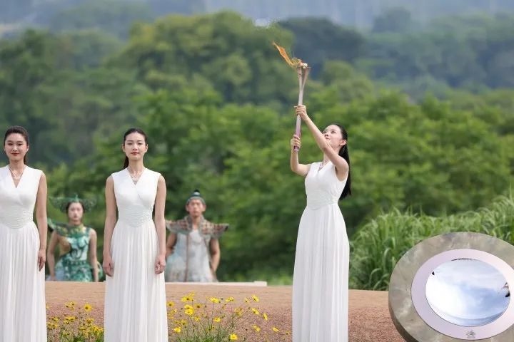 杭州亞運(yùn)會(huì)火種在良渚成功采集。記者 呂之遙 攝
