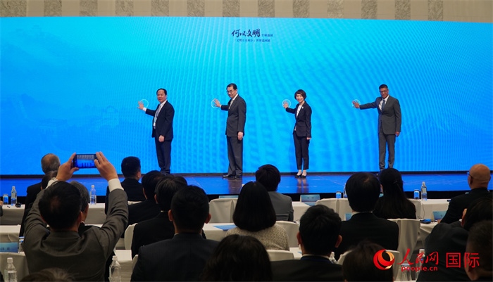 嘉賓共同啟動(dòng)“何以文明”日本特展體驗(yàn)暨2024年總臺(tái)春晚宣介區(qū)。人民網(wǎng) 蔣曉辰攝